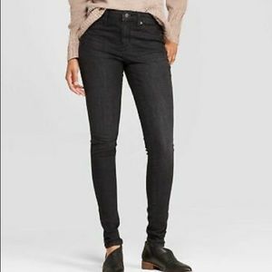 UNIVERSAL THREAD HIGH RISE JEGGING